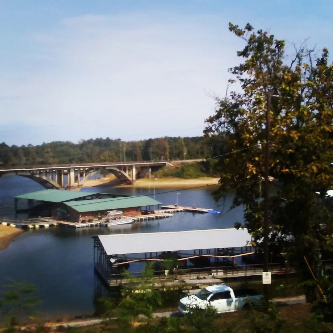 Self Creek Lodge and Marina