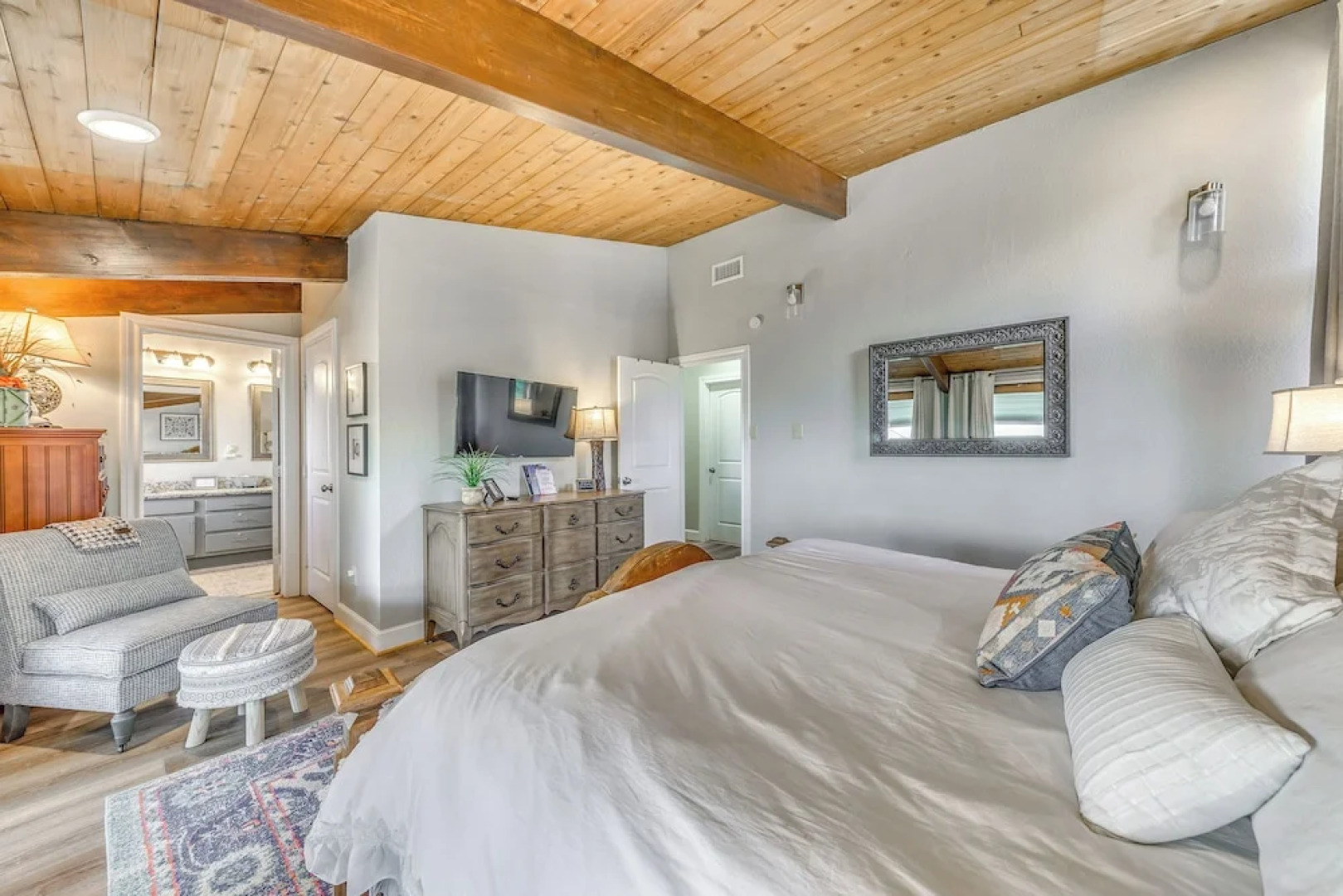 Serene Alto Cabin w/ Mountain Views & Fire Pit!