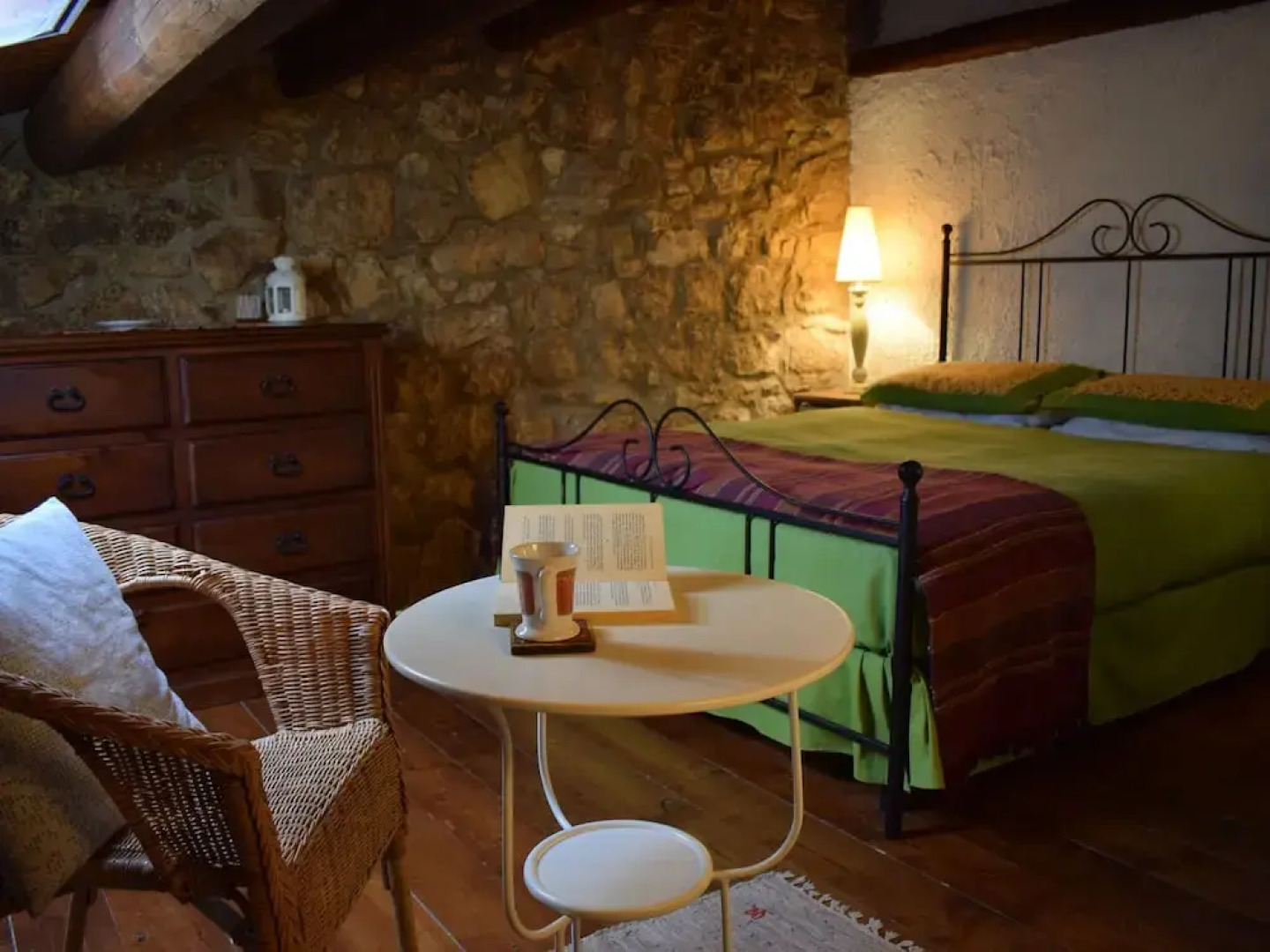 Completely Surrounded by Nature, a Lovely Pool, Sun, Relax!