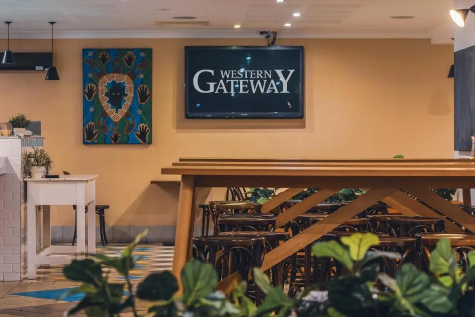 Western Gateway Motel and Apartments