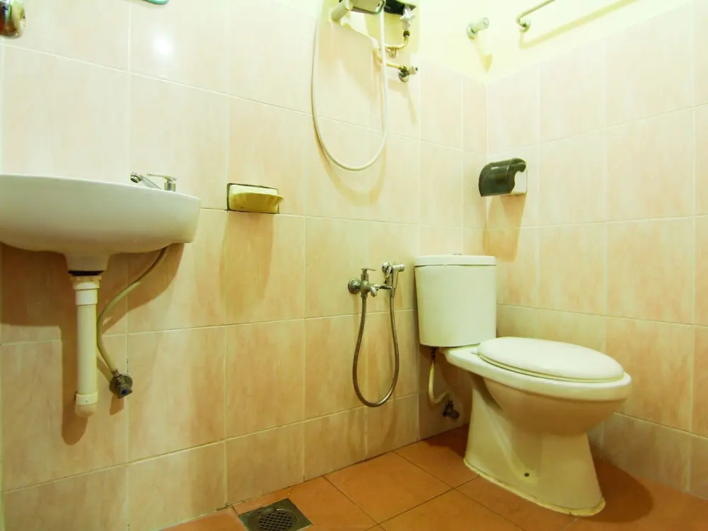 OYO 43962 Ezzy In Hotel