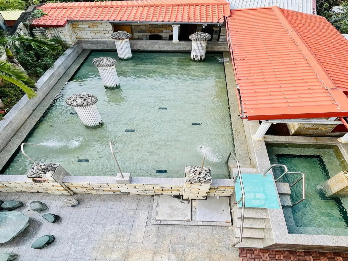 Shexia Liyu Hot Spring