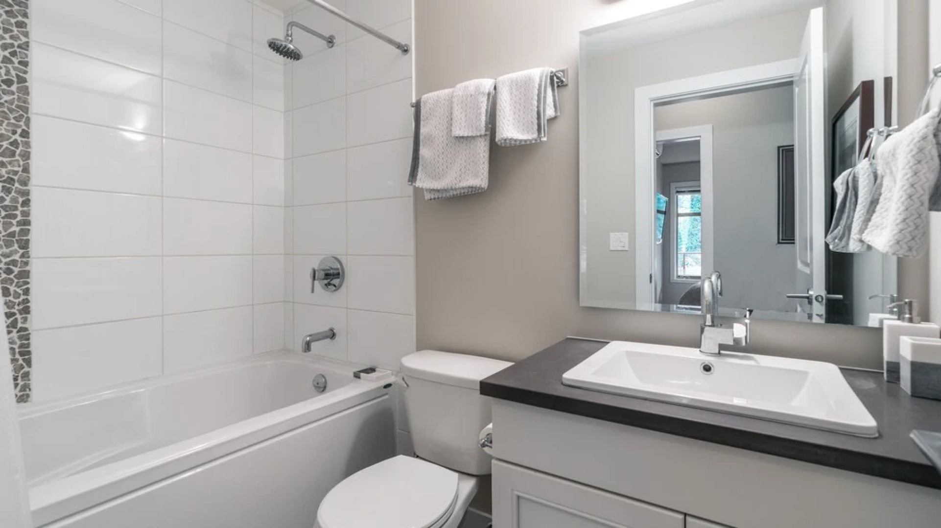 Fabulous Condo at Five Star Resort #209