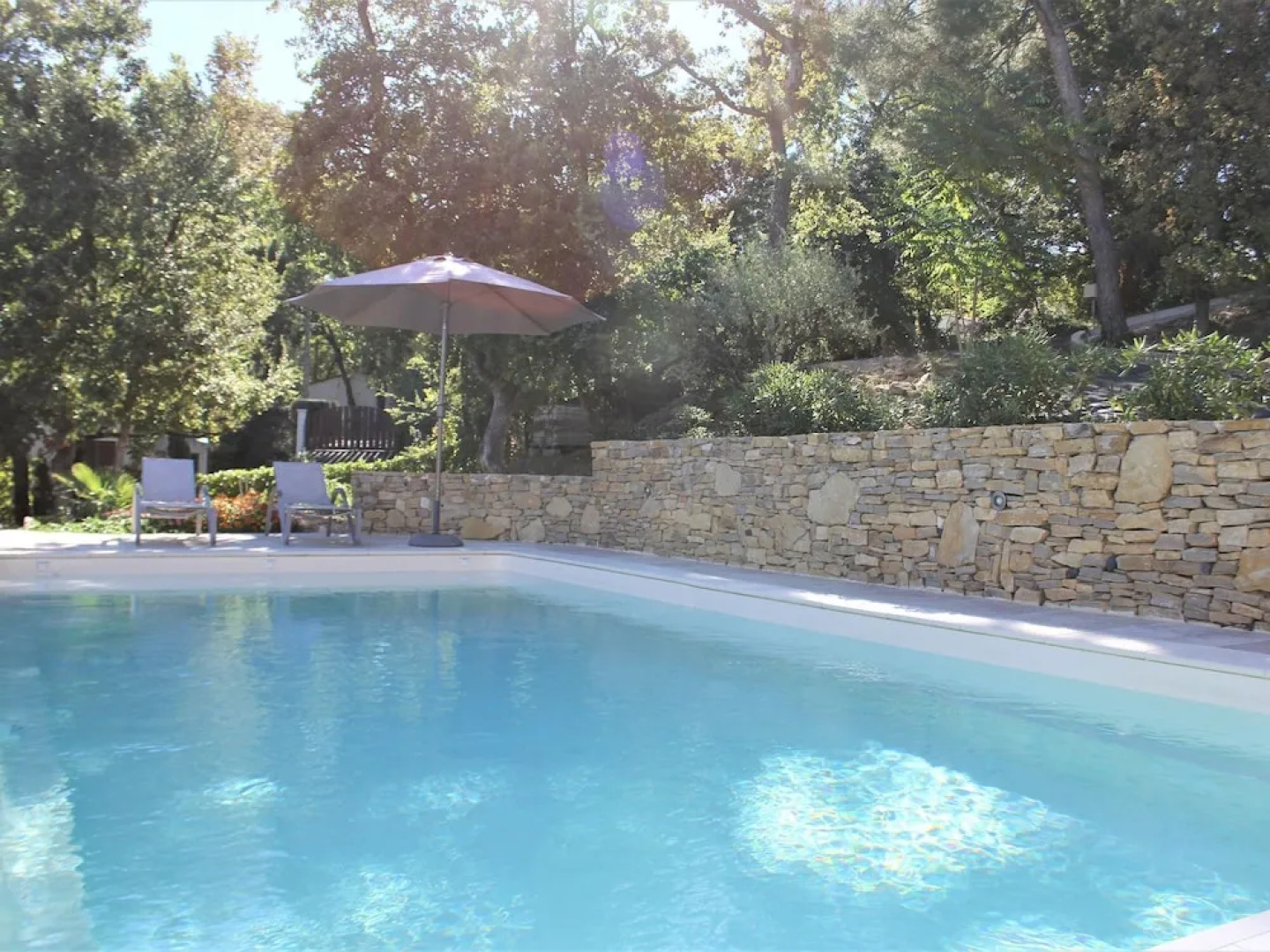Modern Gîte With Pool on Large Property of Owner, 1 km From Provençal Village
