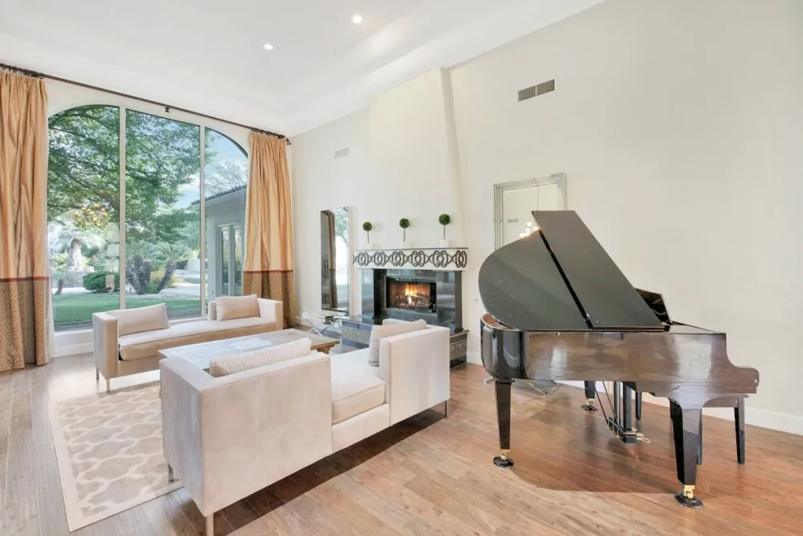 New Listing! Lavish Home W/ Pool & Tennis Court Home