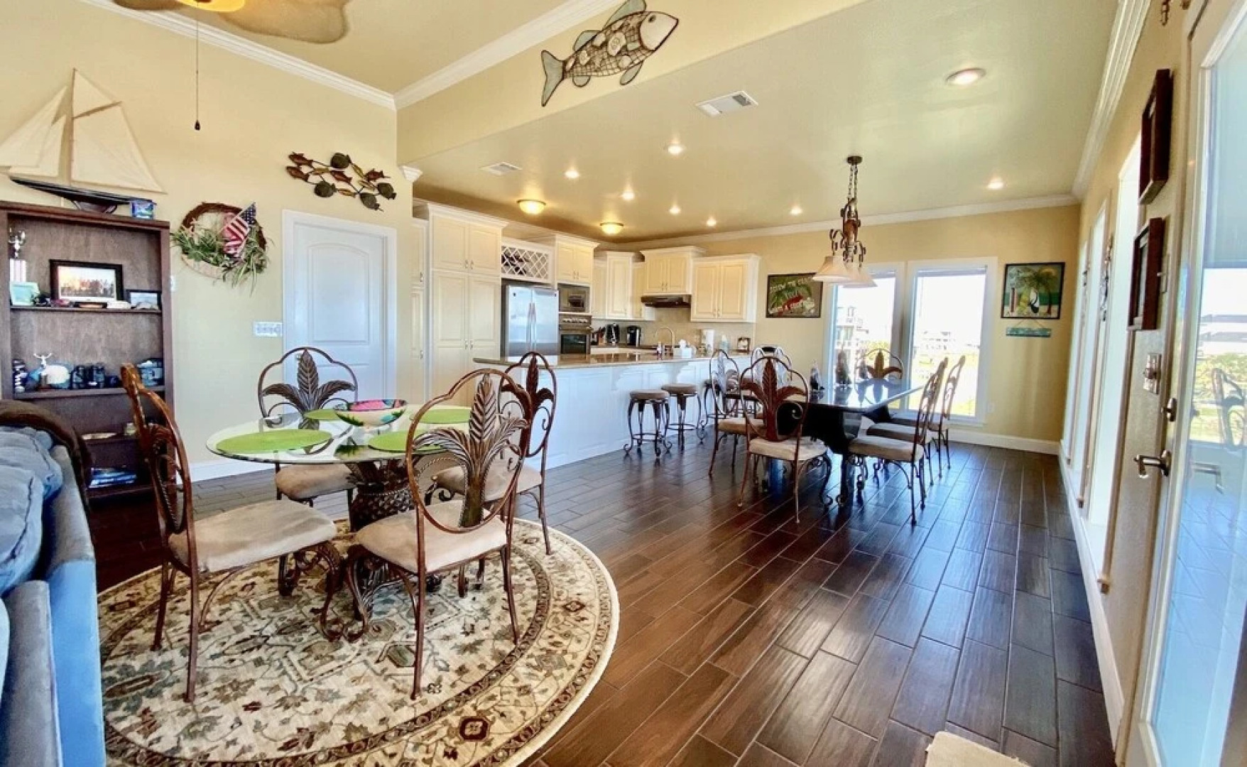 1 Driftwood 4 Bedroom Home by Redawning