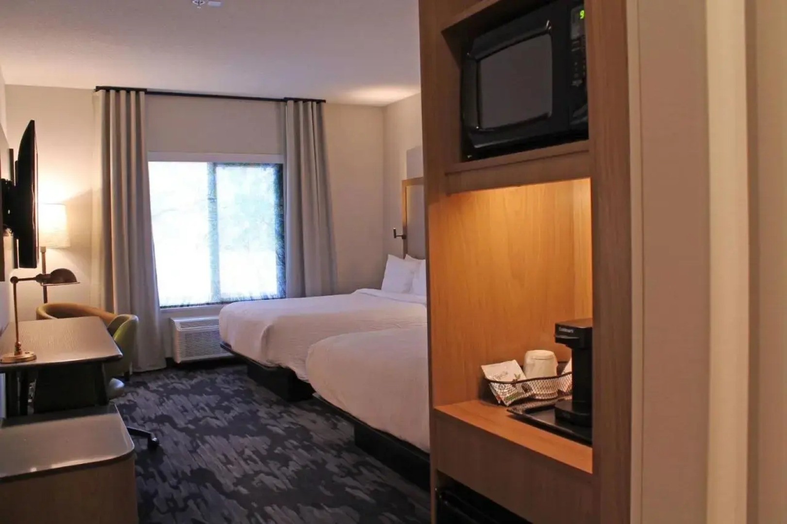 Holiday Inn Express & Suites St. Louis South - I-55