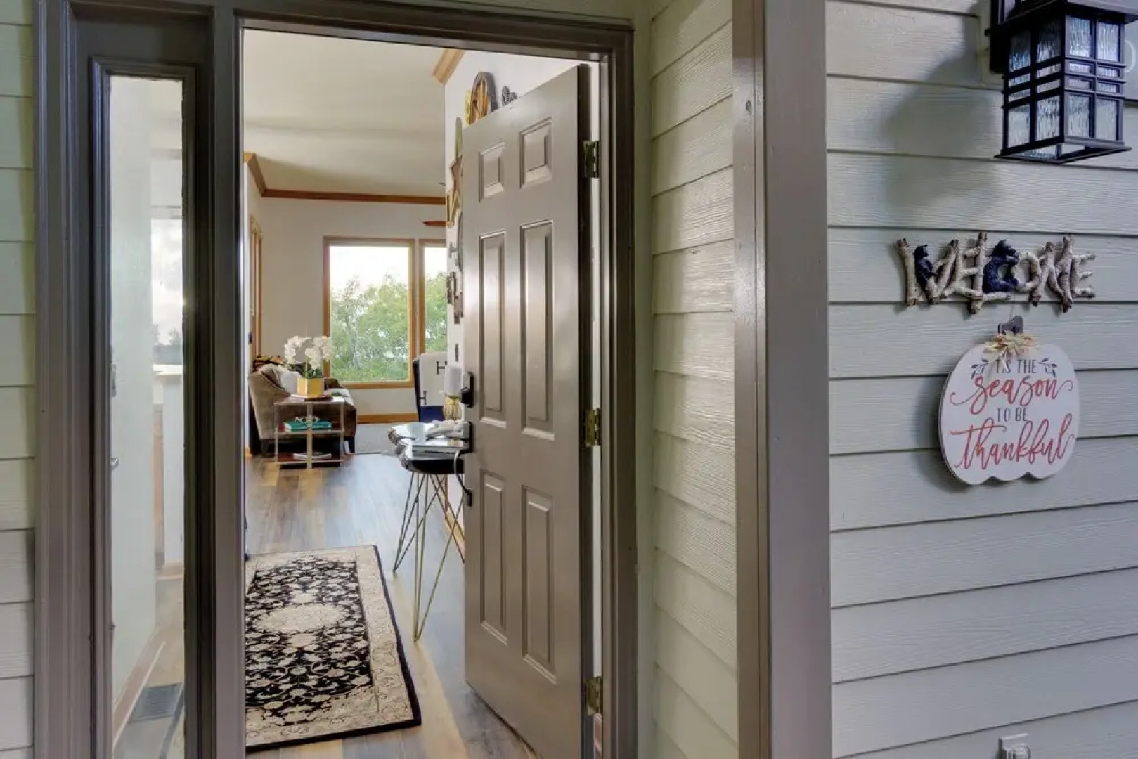 Hiking On-site: Mtn-view Burnsville Condo!