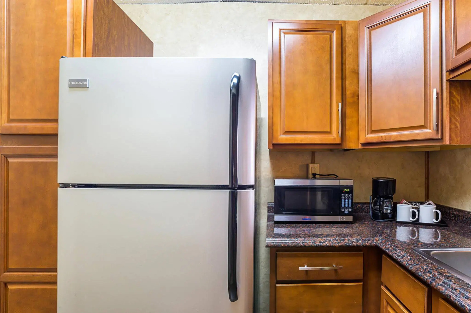 Clarion Pointe Lake Jackson - Clute