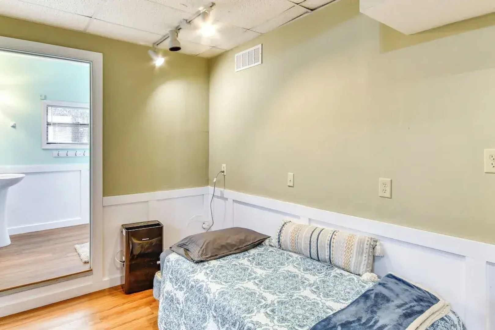 Riverfront Newland Home w/ Pool & Golf Club Access