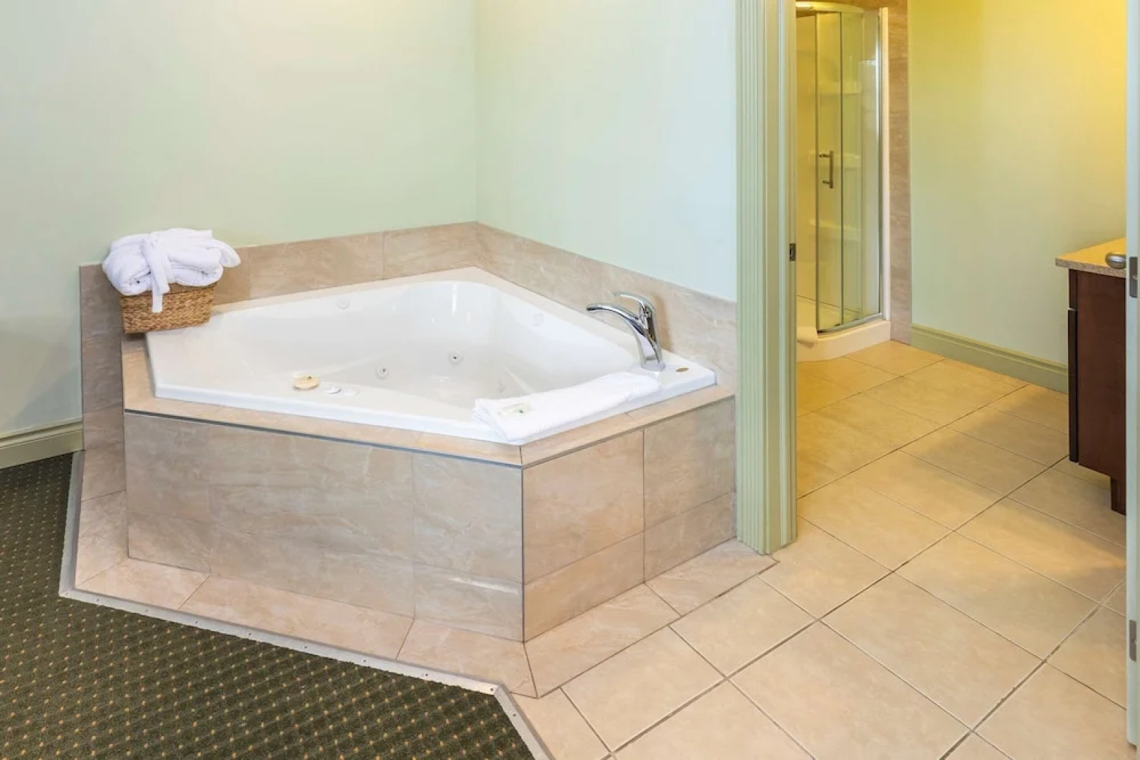 Days Inn & Suites Whitecourt