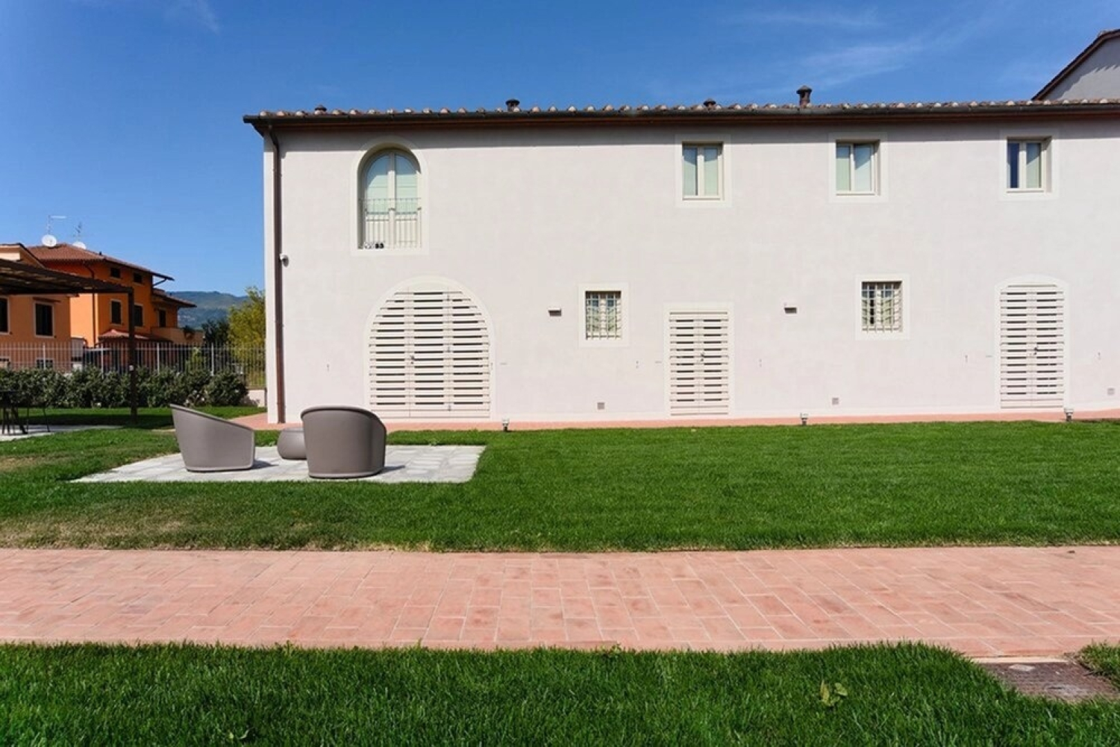Trilo Classic Modern Apt Close to Pistoia