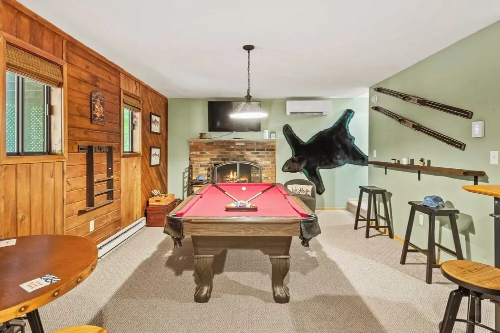 Moose Tracks by Avantstay Hot Tub, Game Room, Deck, Firepit