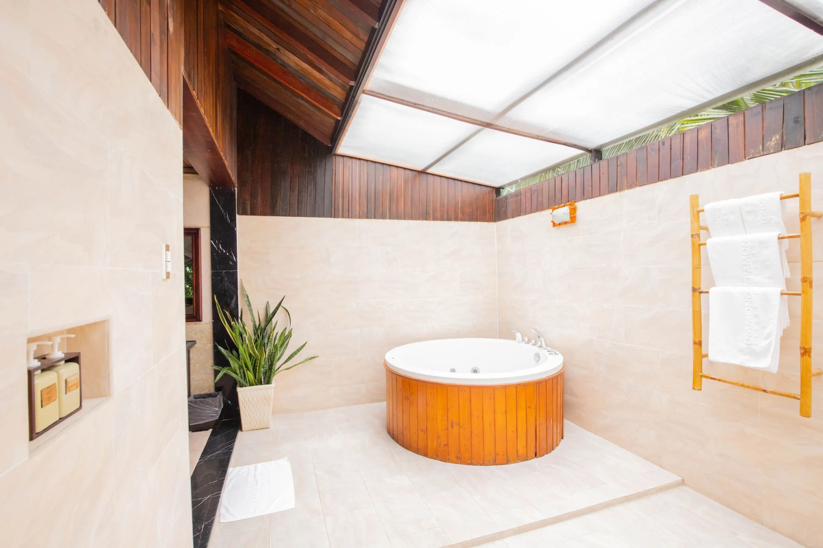 Diamond Bay Resort and Spa