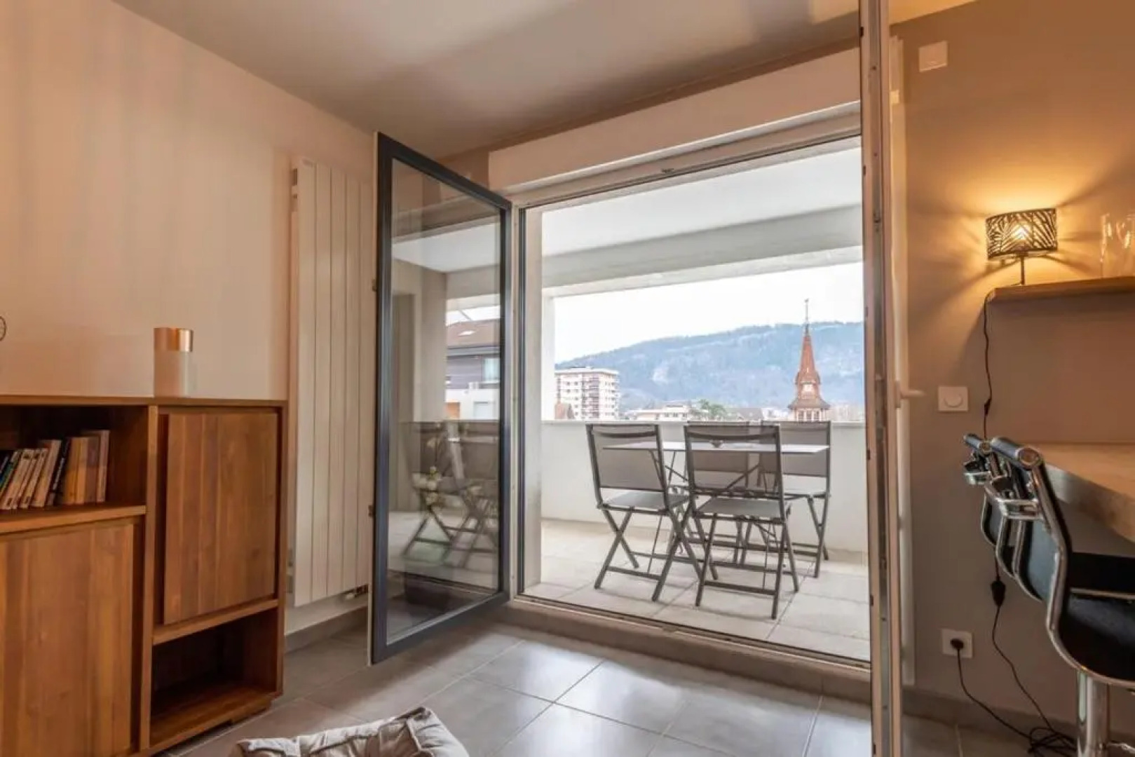 Apartment with balcony near downtown