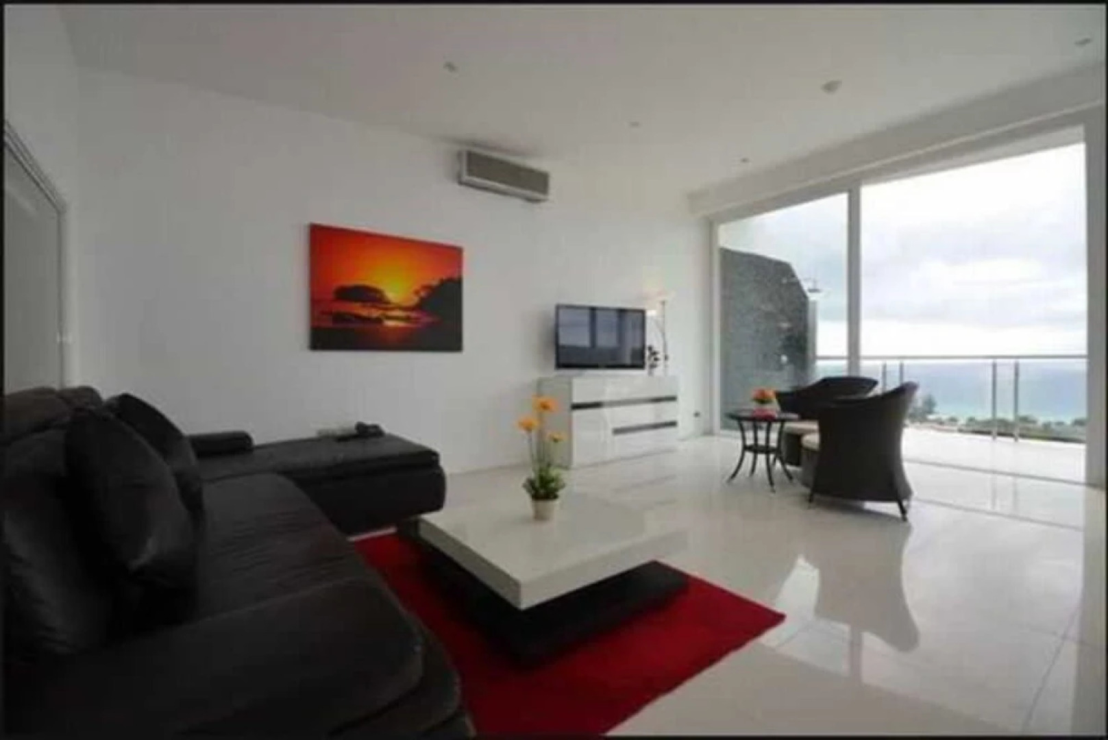 Sunset Plaza Holiday Apartment