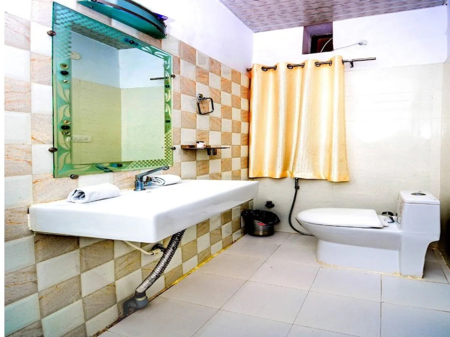 Hotel Mubarak by OYO Rooms