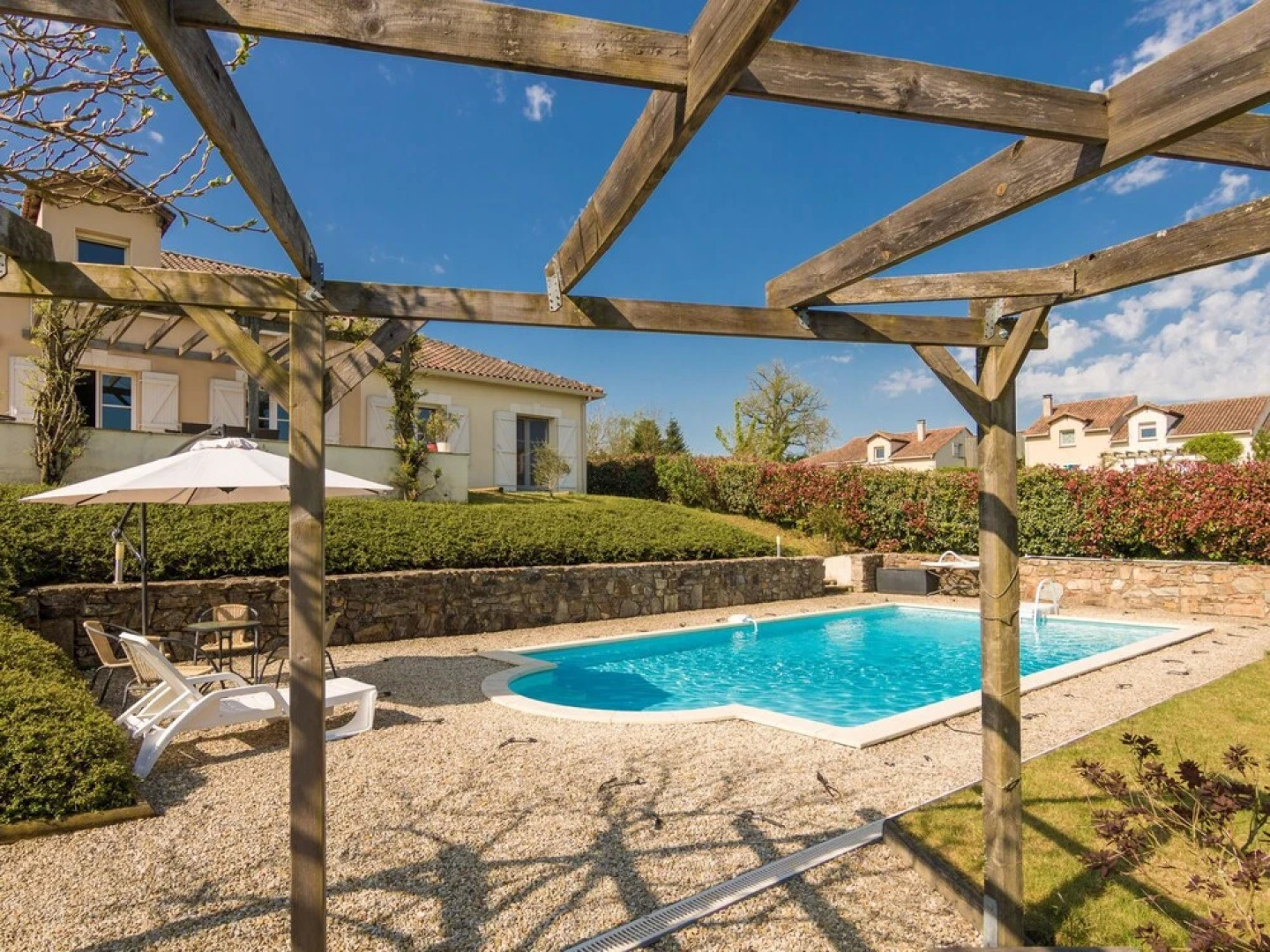 Luxurious Villa in Rouzede with Private Pool