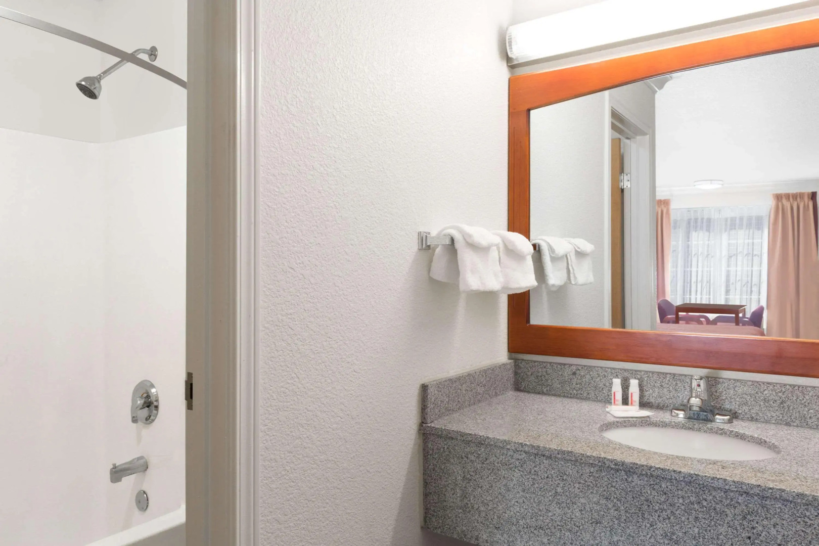 Super 8 By Wyndham Willits