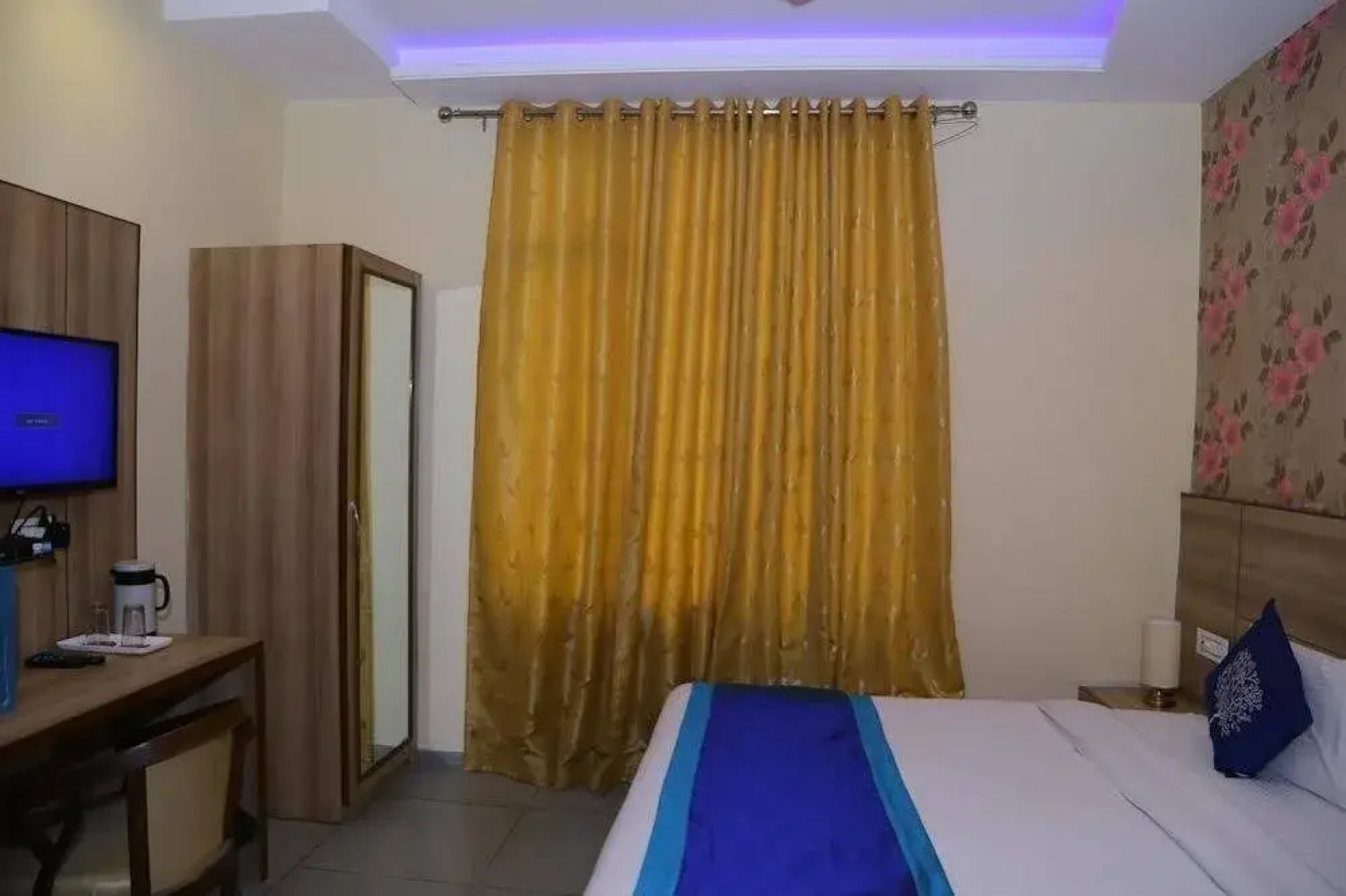 OYO Rooms Paras down Town Mall