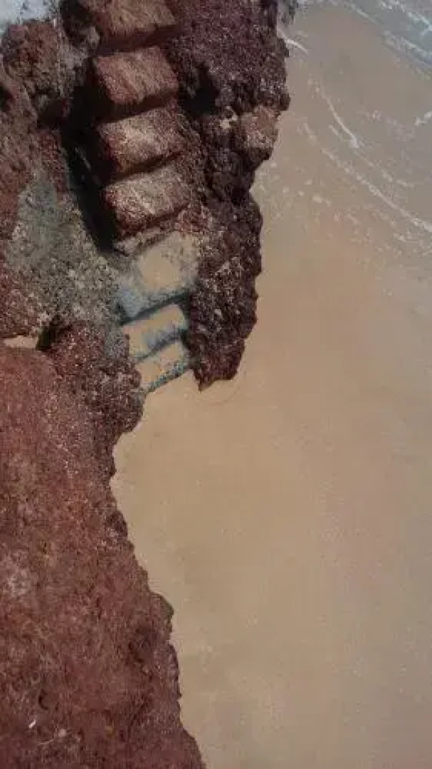 Kan Bay Beach Resort