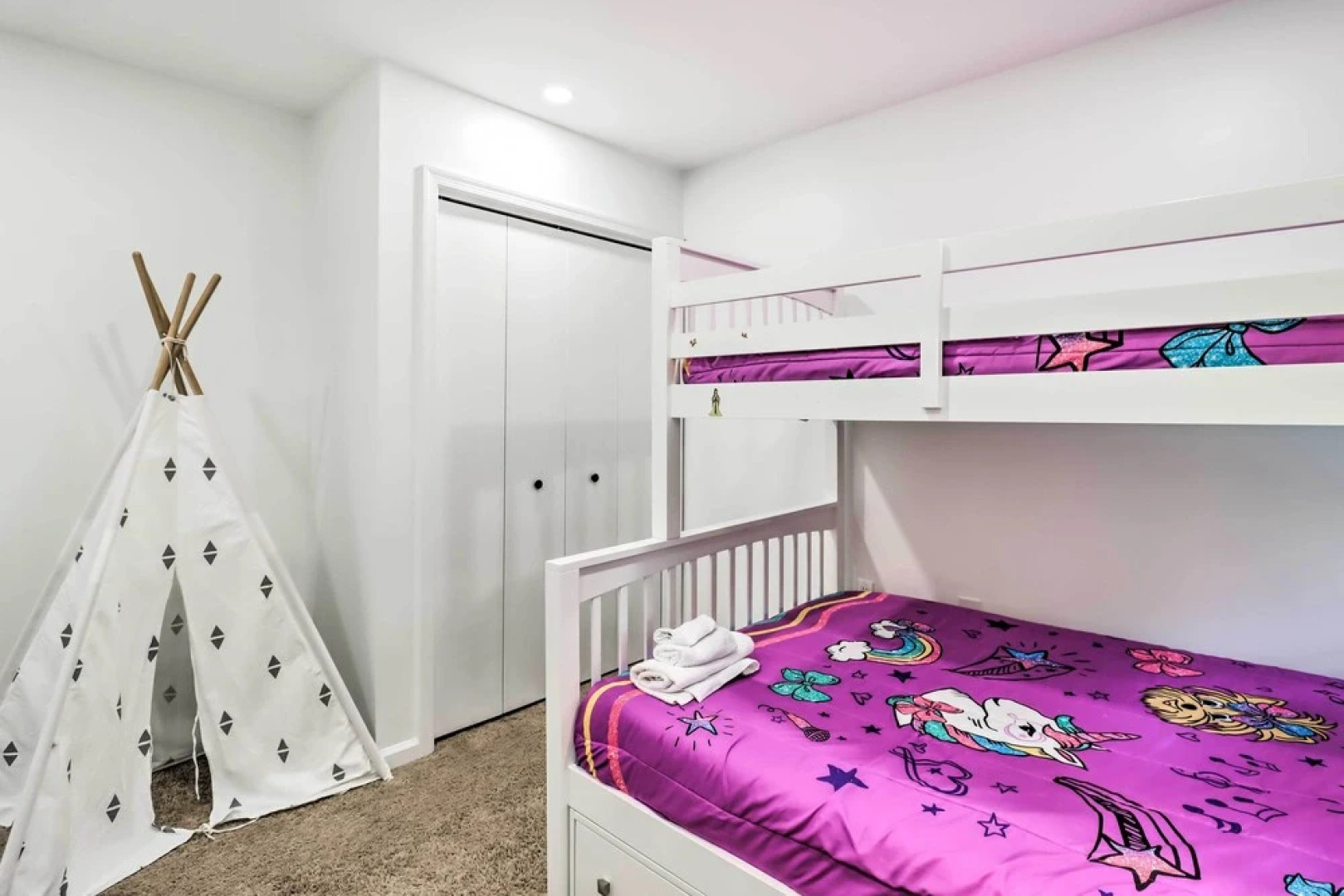 Game Room & Yard: Family Paradise in Pocono Summit