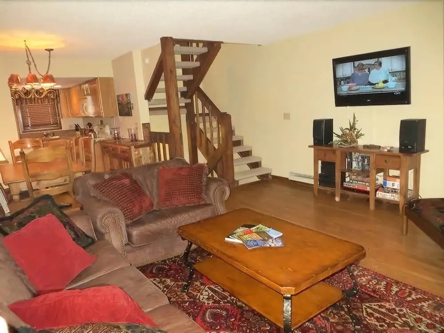 Crested Mountain North by CB Lodging