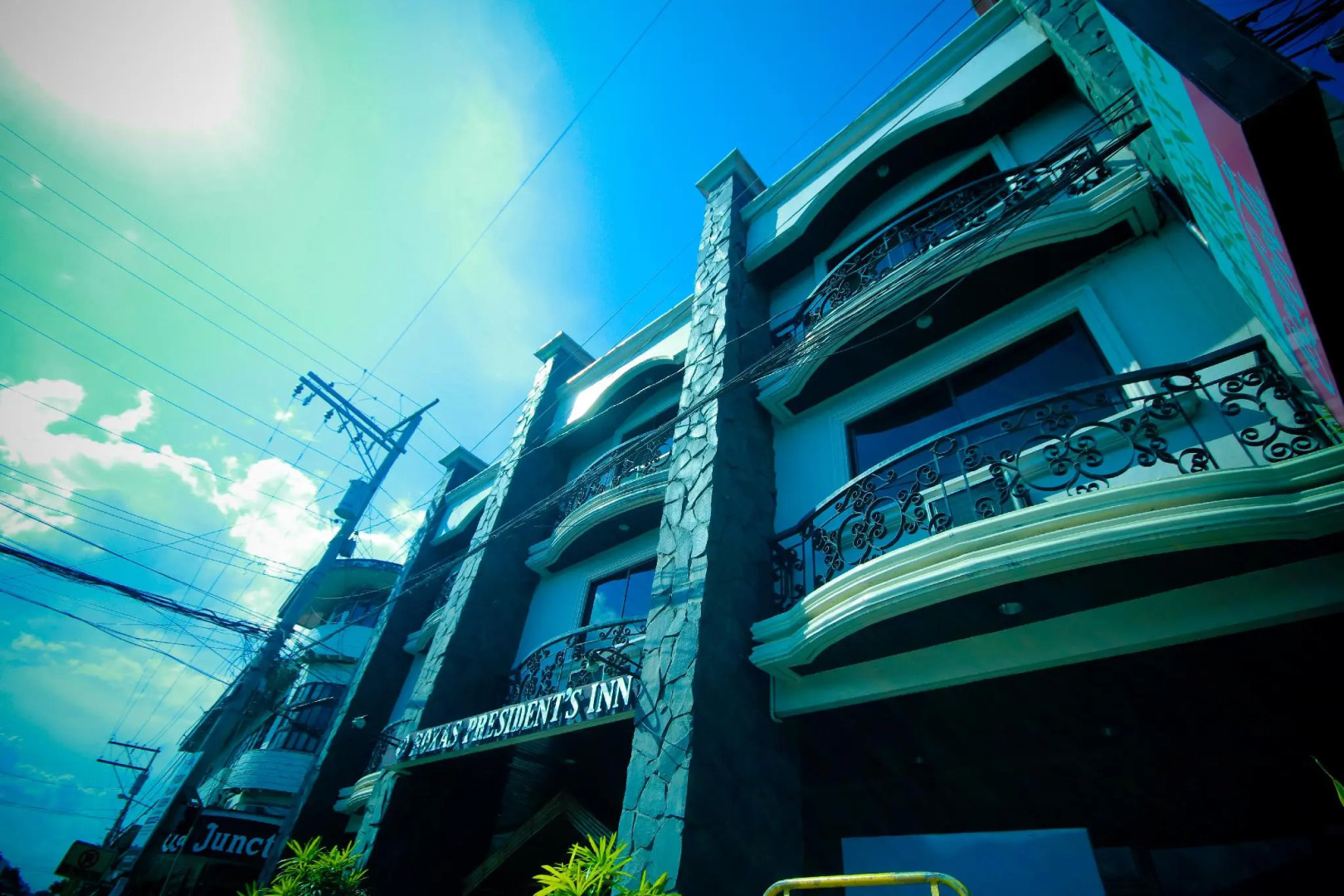 Roxas President's Inn