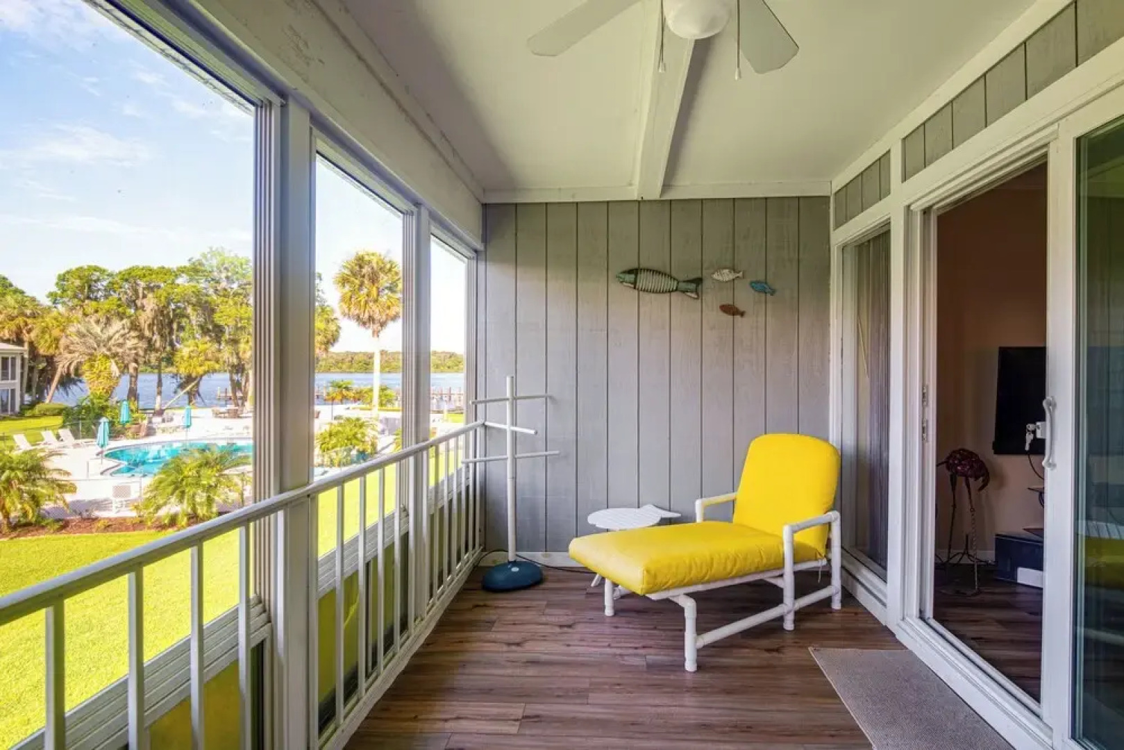 Quaint Welaka Getaway: Steps to St Johns River!