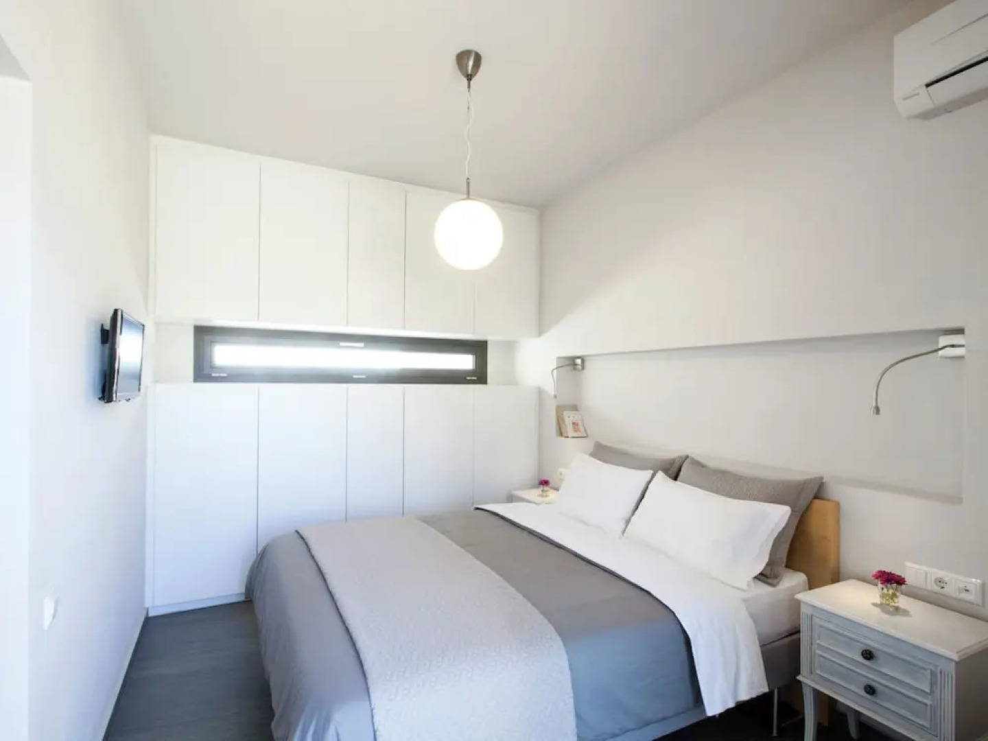 Modern Villa in Nea Agchialos with Garden and Barbecue