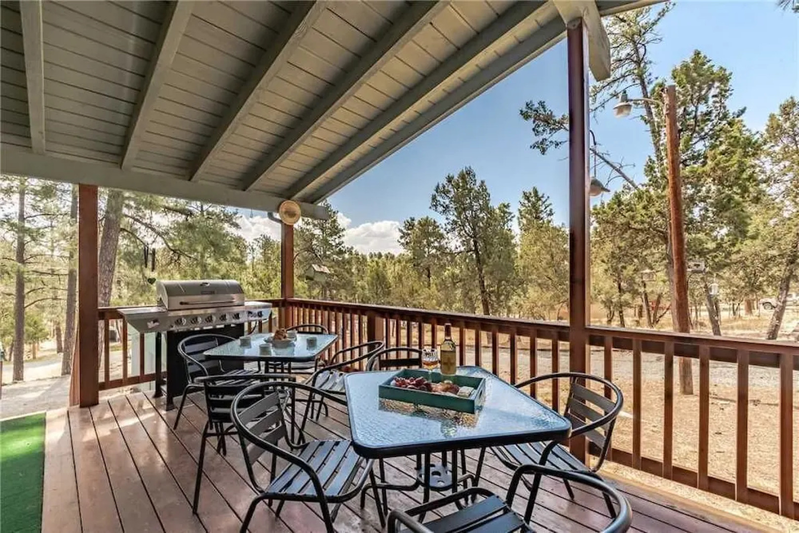 Wild Horse Retreat - Two Bedroom Cabin with Hot Tub