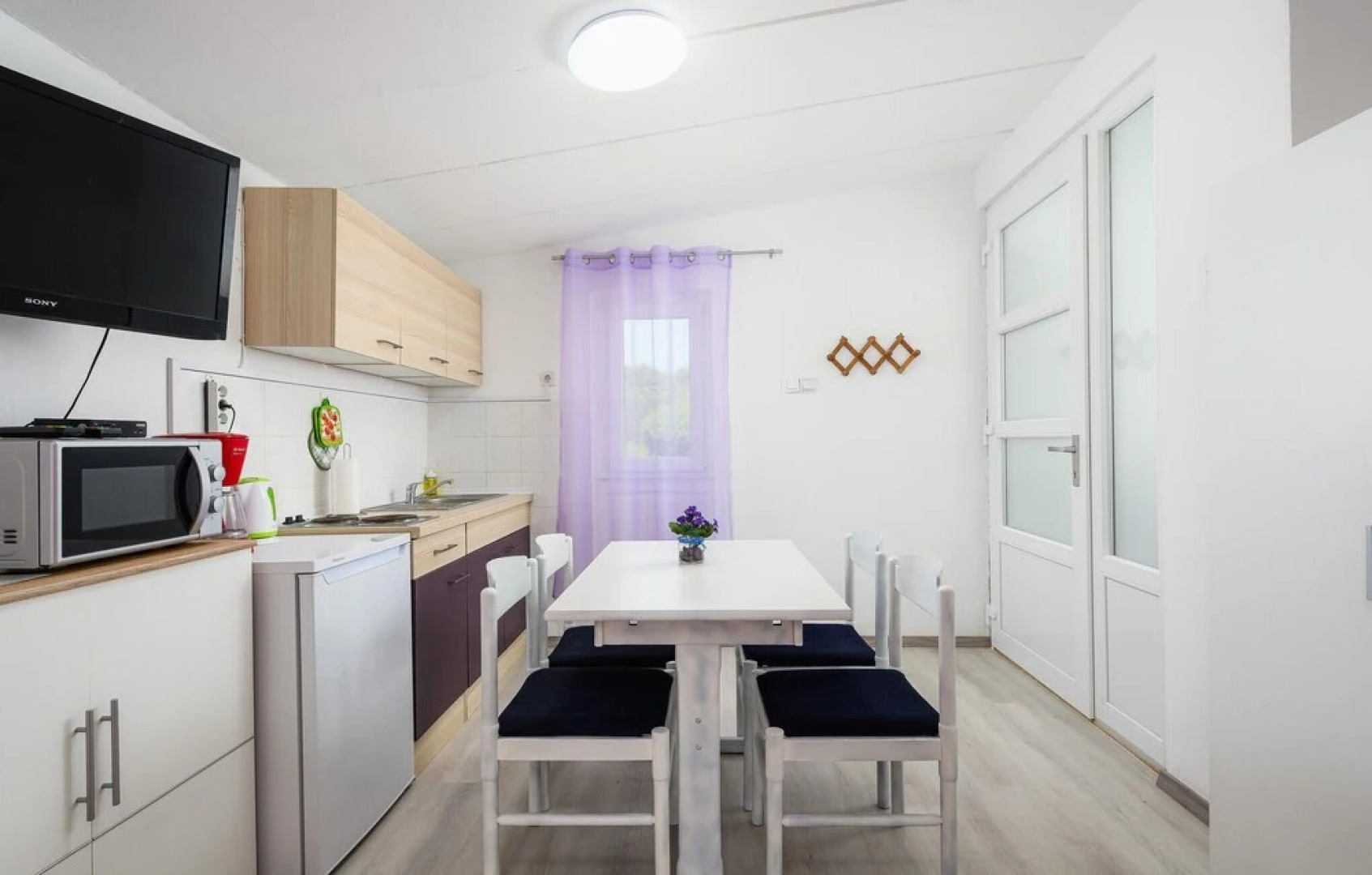 Awesome Home in Tar With Wifi and 3 Bedrooms