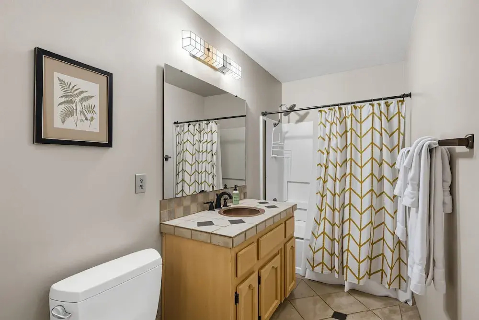 The Red House - Near Golf, Beaches & Communal Pool by Yosemite Region Resorts