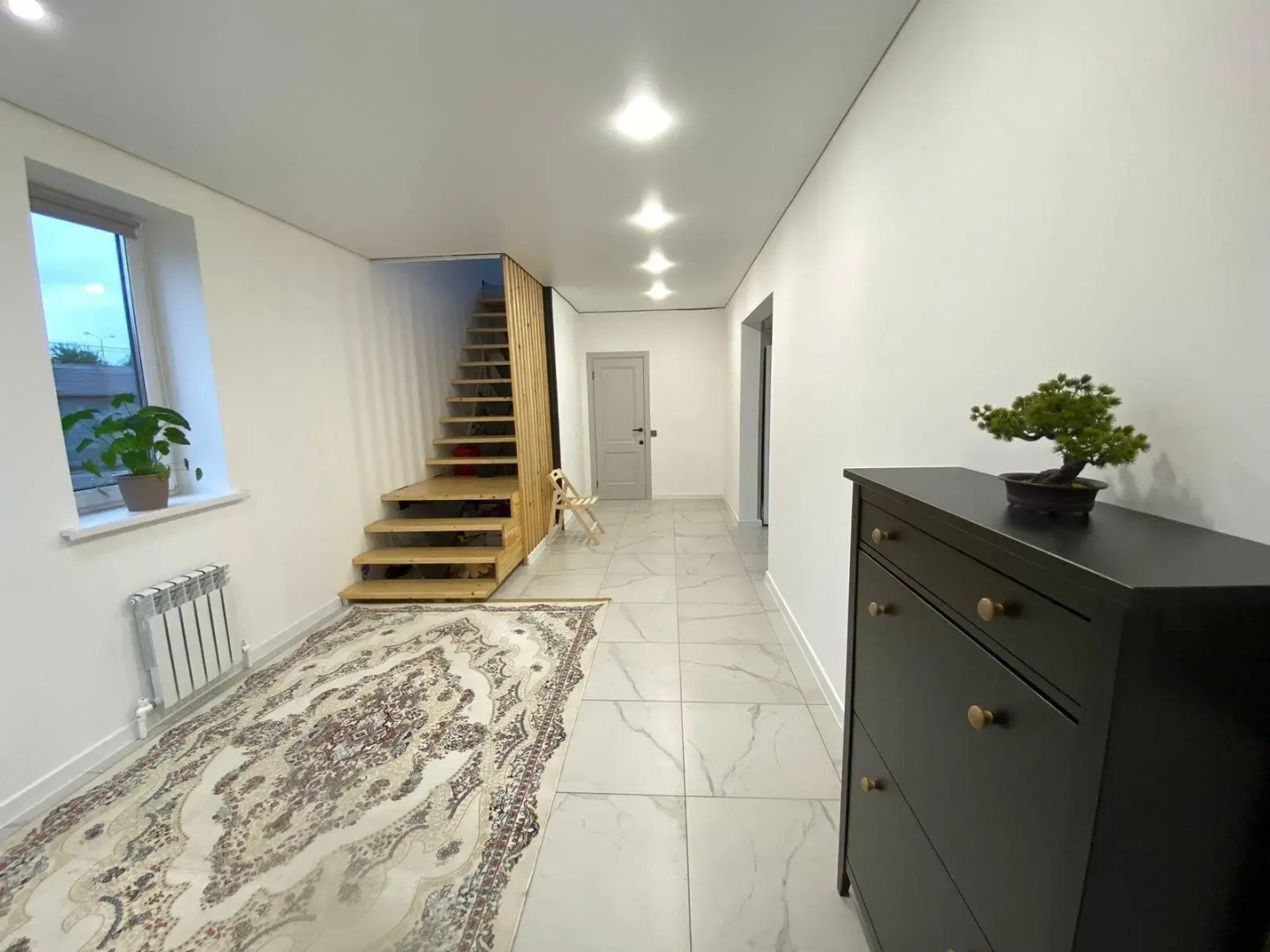 У аэропорта