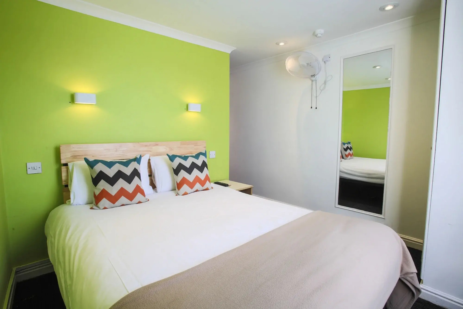 Smart Hyde Park View - Hostel
