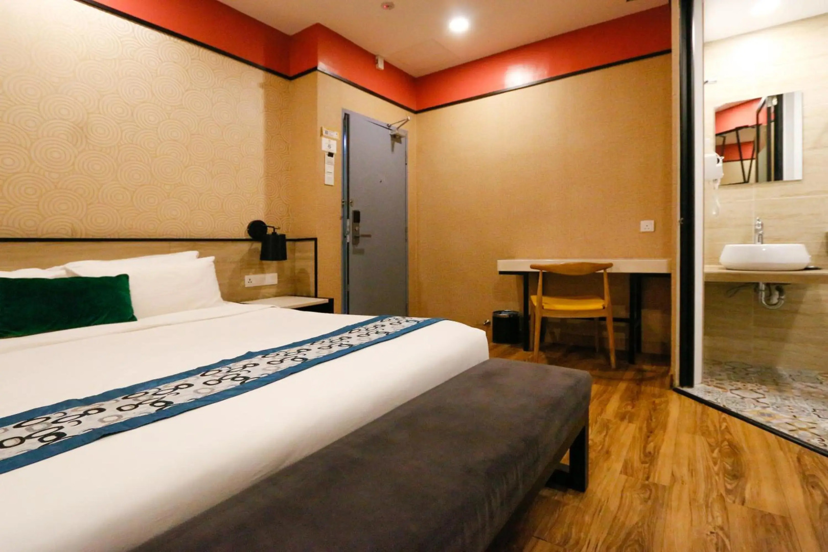 Golden Roof Hotel Seri Iskandar
