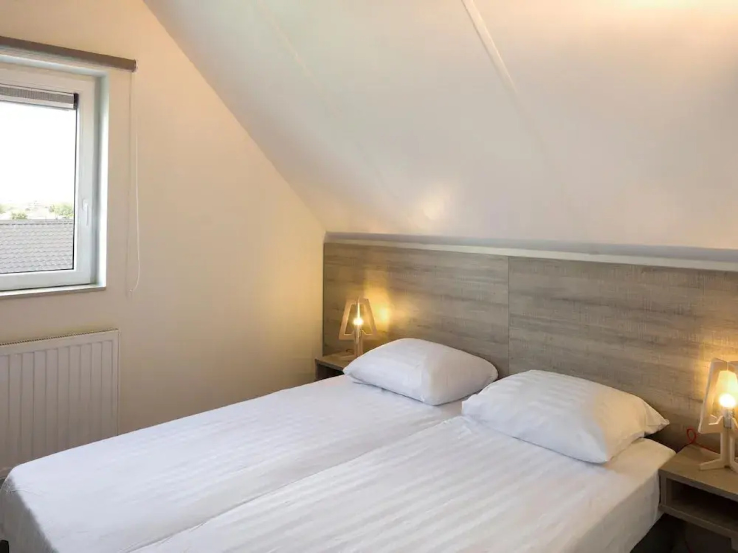 Modern Holiday Home, Near the Sea