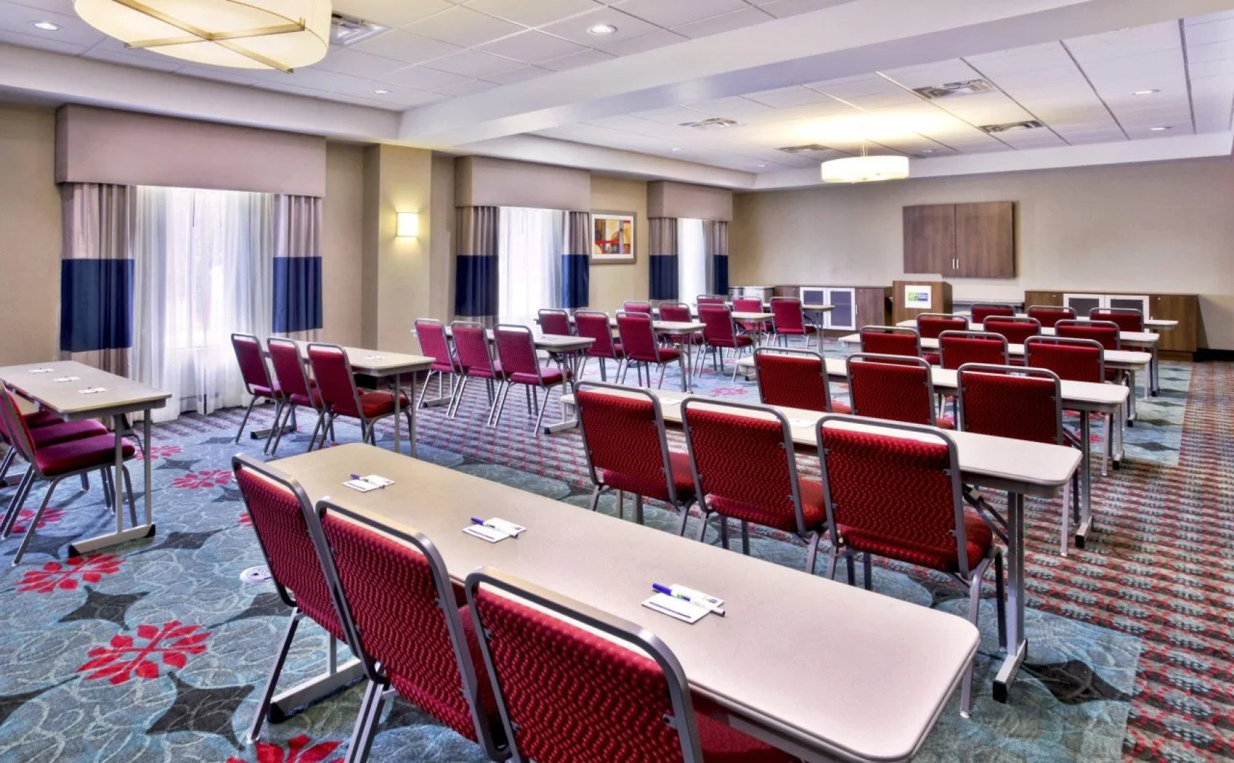 Holiday Inn Express & Suites Oak Ridge by IHG