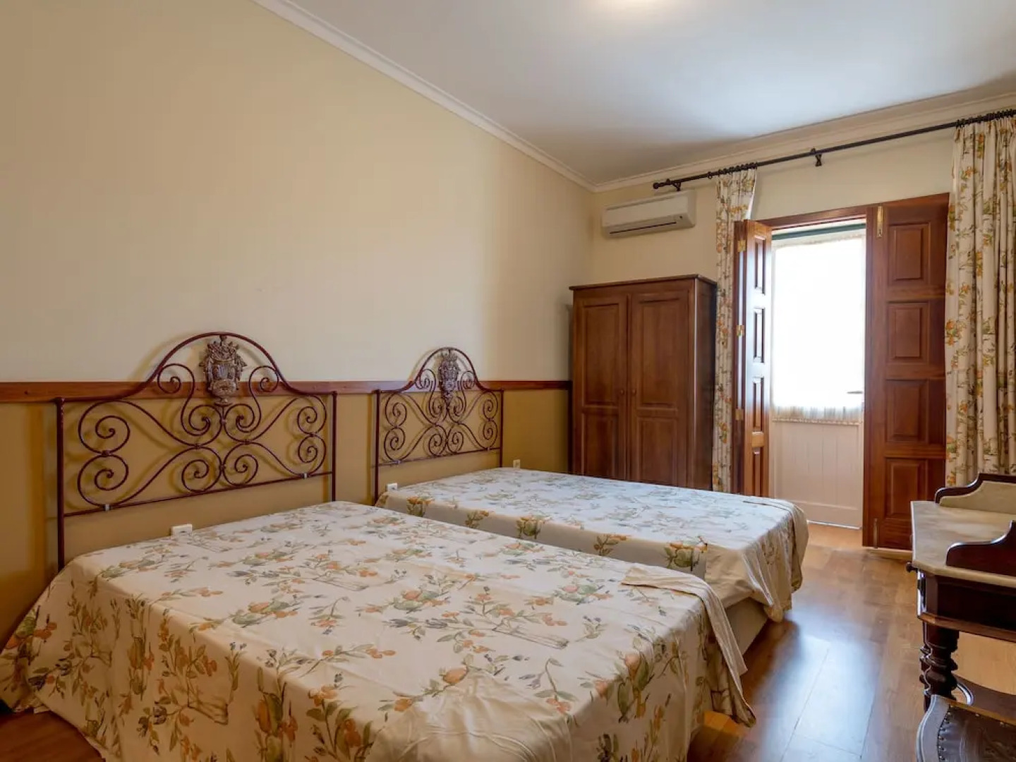 Holiday Home on Estate With Vineyards, Olive Groves and Swimming Pool