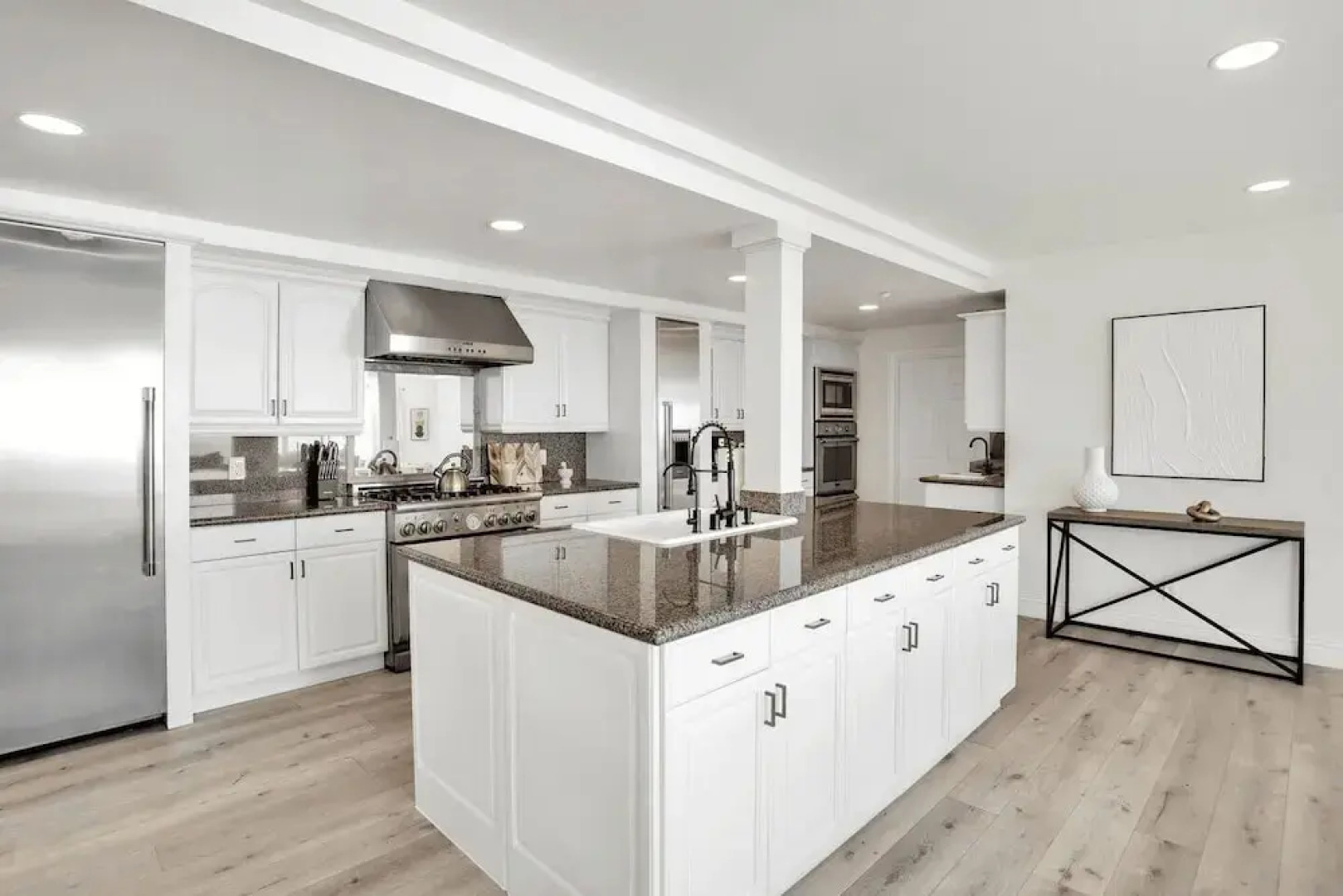 Castlewood by Avantstay Malibu Cliffside + View