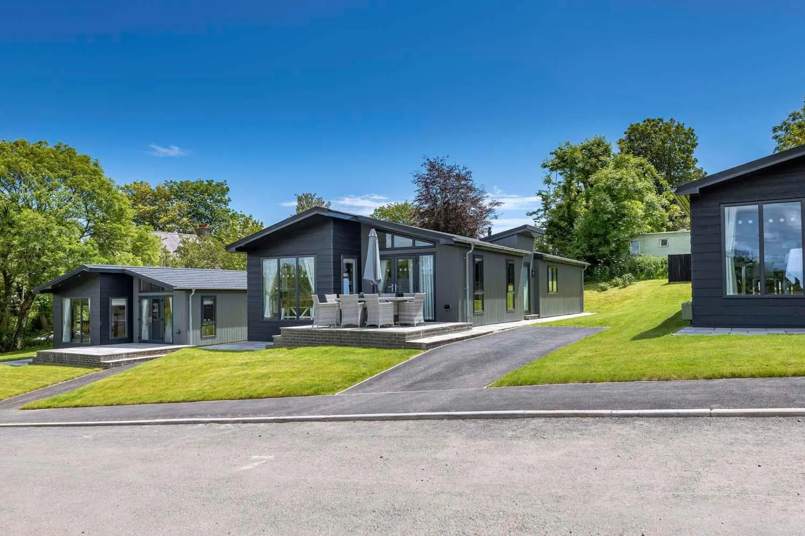 Dewin Bach - Luxury Lodge, Hot Tub, Close to Beach