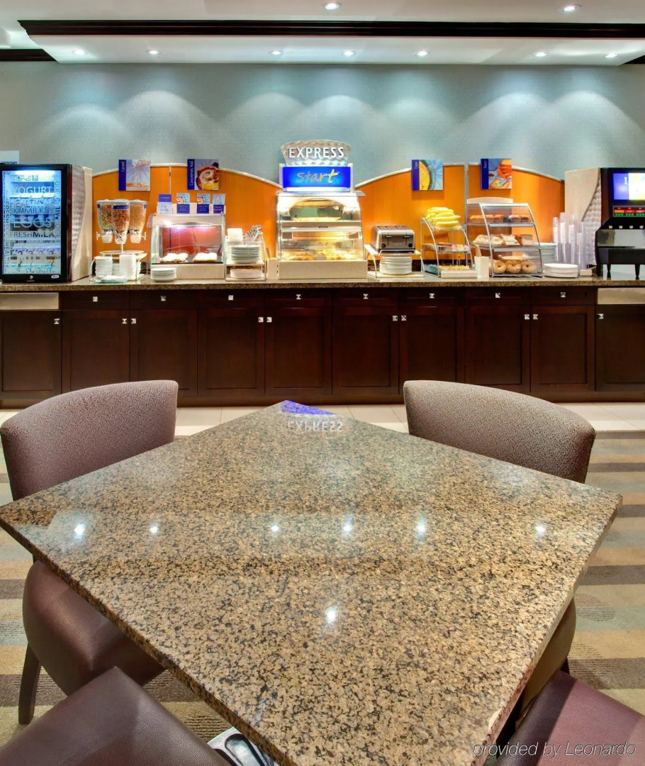 Holiday Inn Express & Suites Kingston Central by IHG