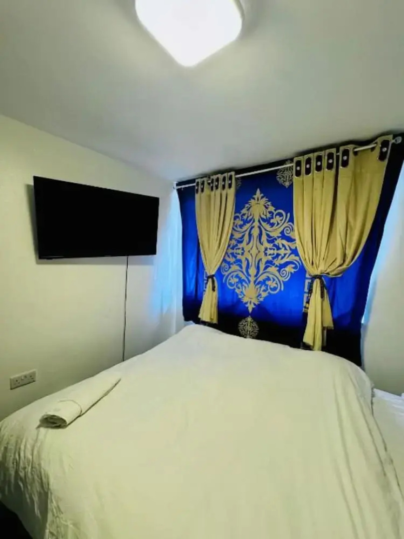 OYO Unique Private Rooms - Bolton Central, Free Parking