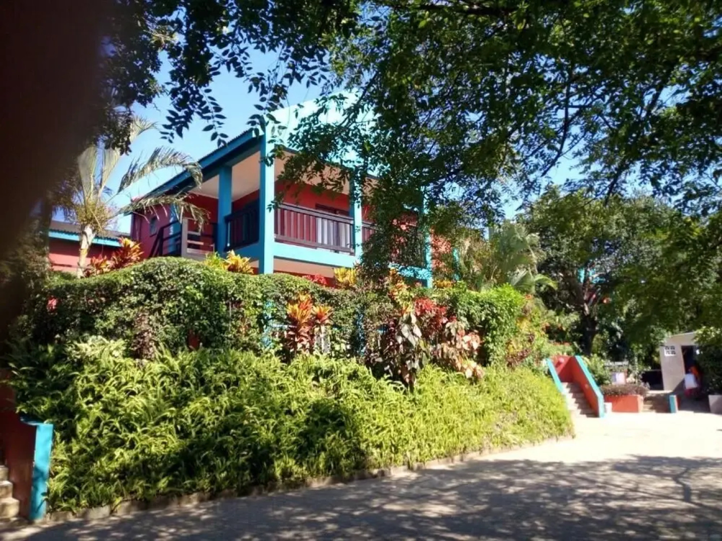 Waves Lodge