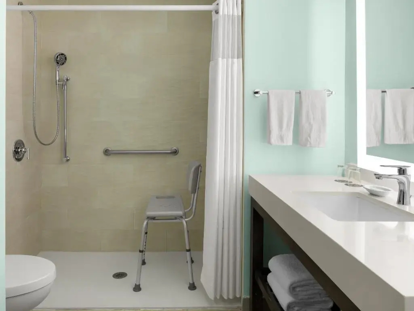 Courtyard by Marriott Nassau Downtown/Junkanoo Beach