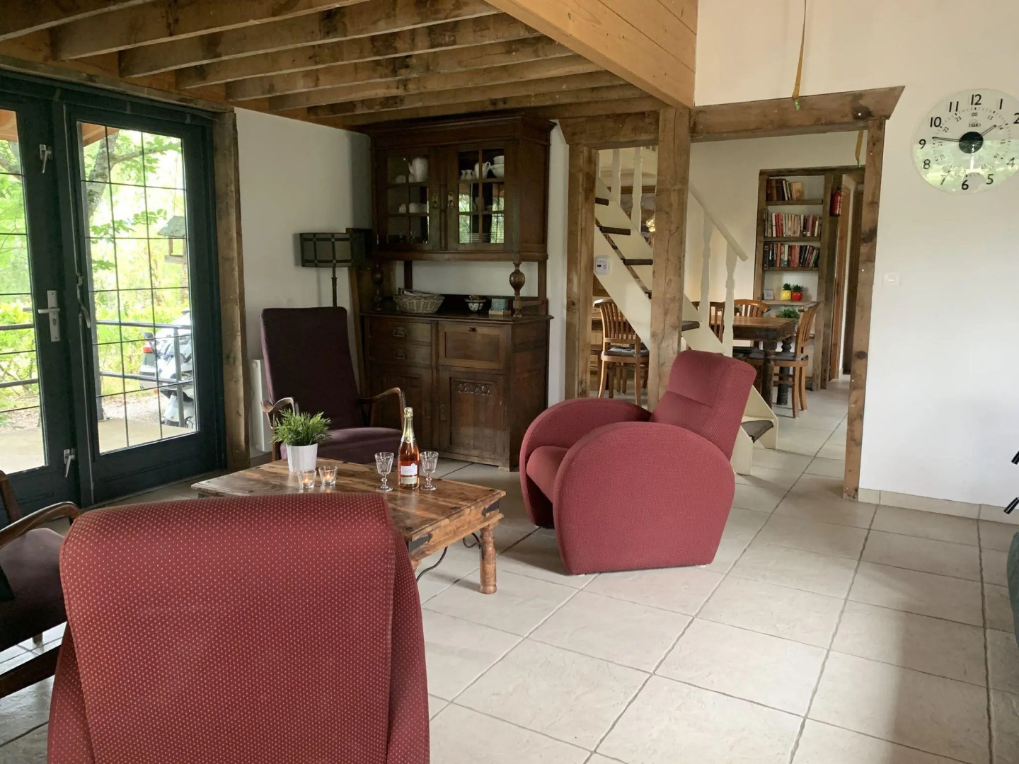 Modern Holiday Home near Forest in Burgundy