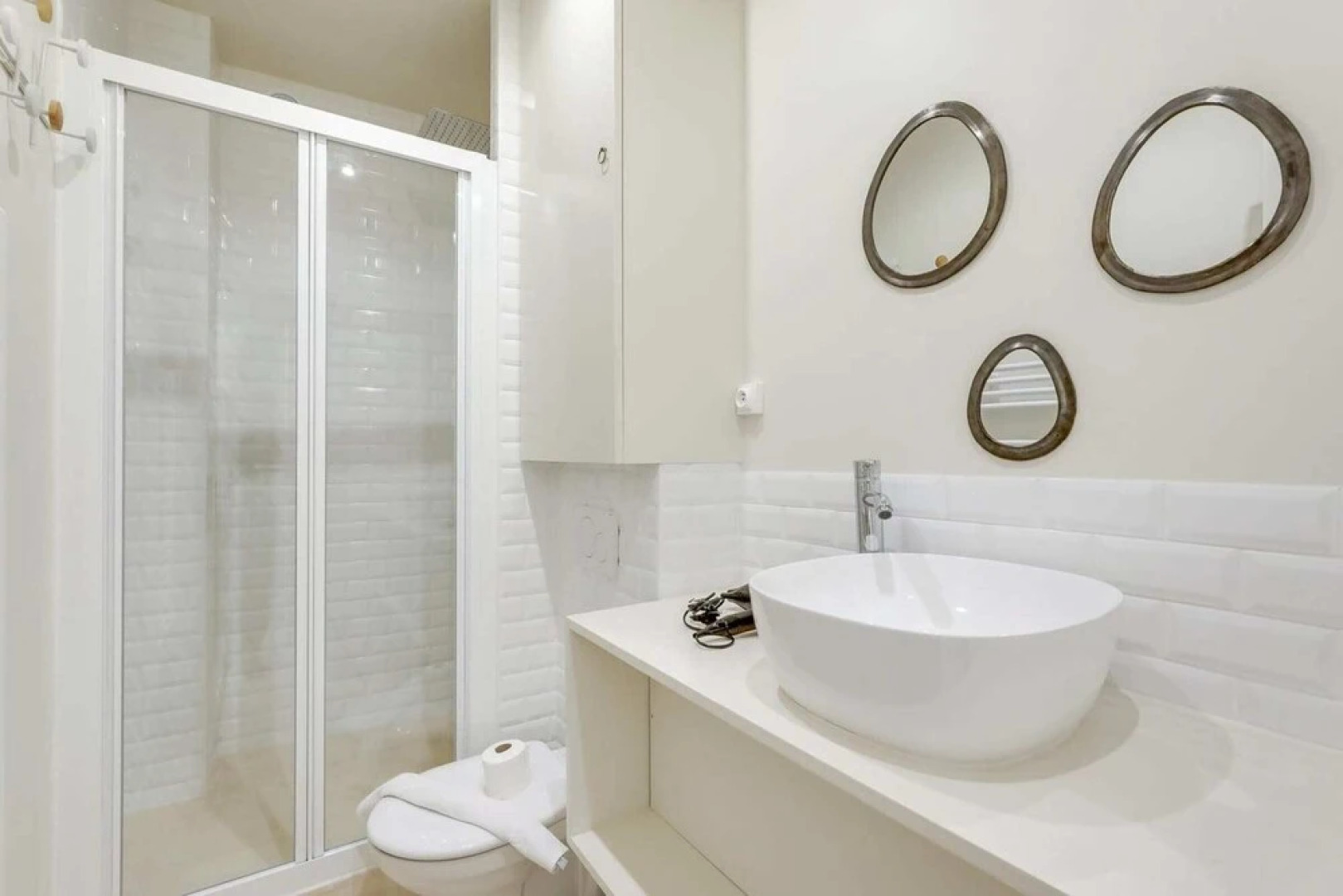 Lovely 2 Bed Apartment in Vanves