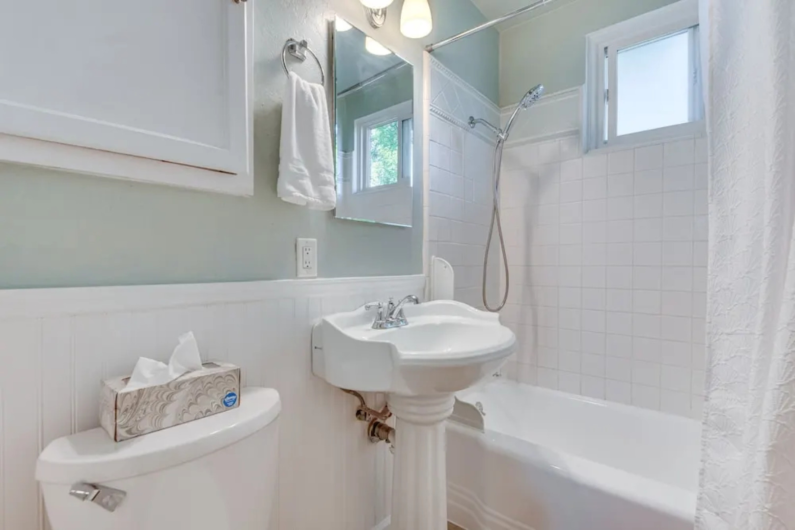 Centrally Located Burbank Duplex Near Hollywood!