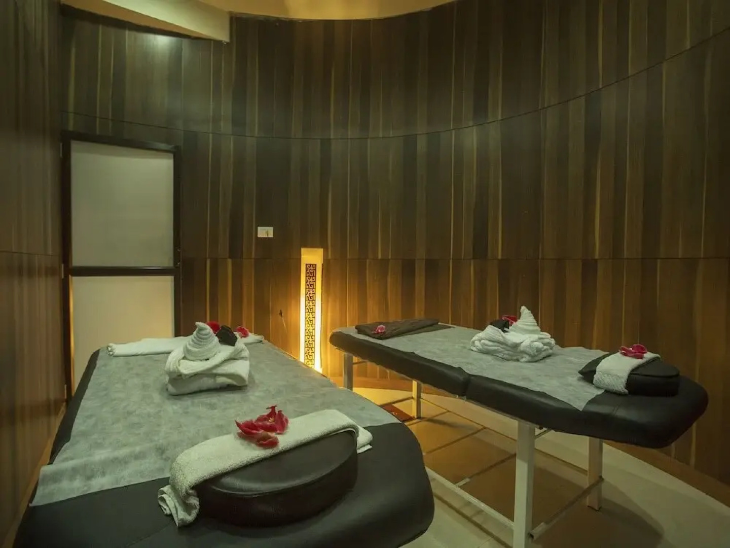 Emerald Resort by OYO Rooms