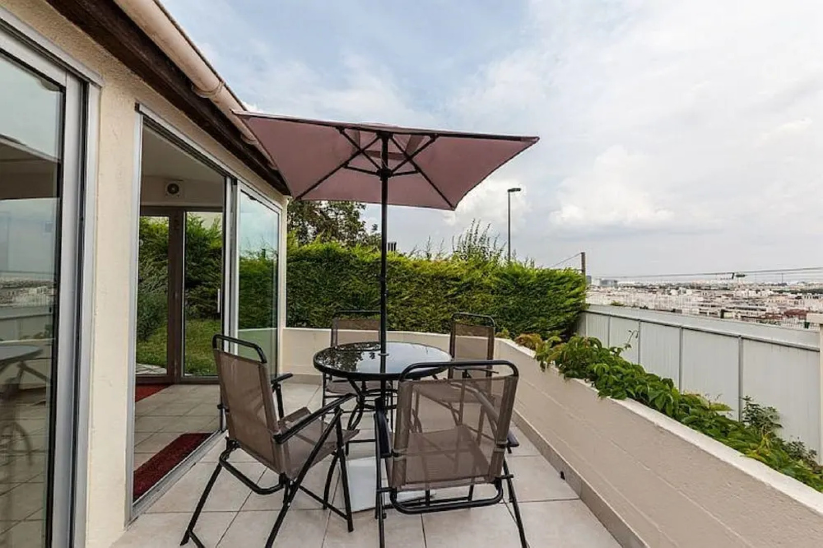 Villa House with Panoramic View on Paris